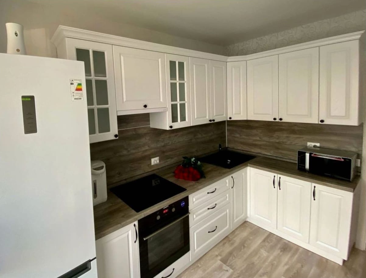 Навесной шкаф на кухню на заказ - фасады с встроенной техникой, КомодМск Москва