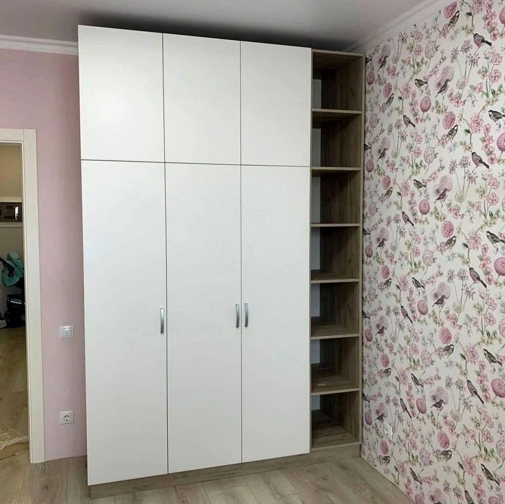 Угловой шкаф на заказ - угловые шкафы на заказ, КомодМск Москва, белые створки без ручек